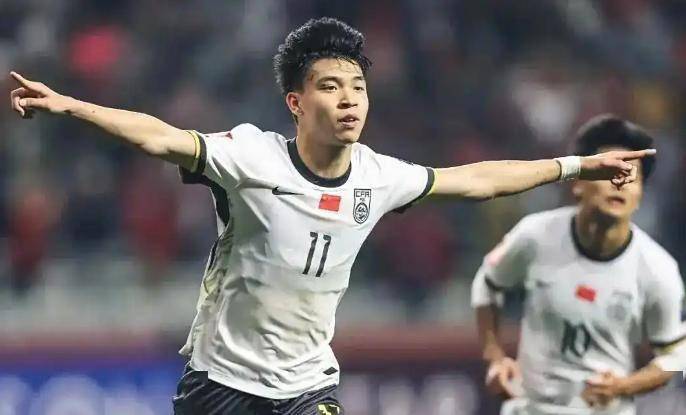 失败仅两天后 中国国家橄榄球队的新教练生气了 开了三人 放弃了张Yuning 并在下一轮中并列日本